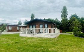 Lakeside View Lodge With Hot Tub